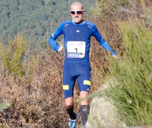 Chema Martínez, durante su carrera de montaña en Cercedilla, en diciembre de 2013 (Foto: Organización Carrera Navidad de Cercedilla)