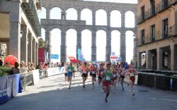 El acueducto de Segovia es testigo de la salida y la meta de la carrera