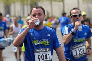 Avituallamiento en la Maratón de Madrid