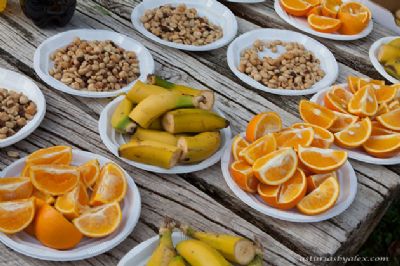 Plátanos y naranjas son frutas ideales para tomar durante una carrera