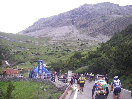 Corredores y ciclistas se unen en esta carrera que asciende al Stelvio