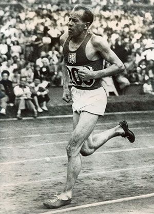 Zatopek destacó sobre todo por su éxito en los Juegos Olímpicos de Helsinki en 1952