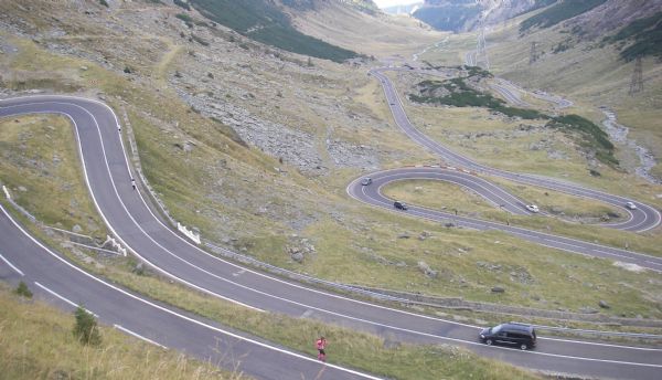 Imagen de parte del recorridode la carrera por la carretera Transfagarasan, en Rumanía