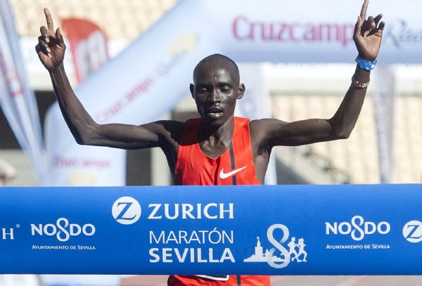 El keniata Lawrence Cherono, ganador de la Maratón de Sevilla 2015
