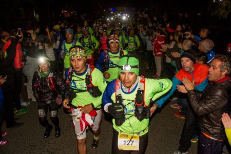 Salida de la distancia de los 120 kilómetros en la Patagonia Run 2015