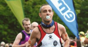 José Antonio Vallejo, llegando a la meta del Maratón de Edimburgo