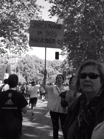 Uno de los muchos carteles de ánimo a los corredores en el maratón - FOTO: Alicia Calvete
