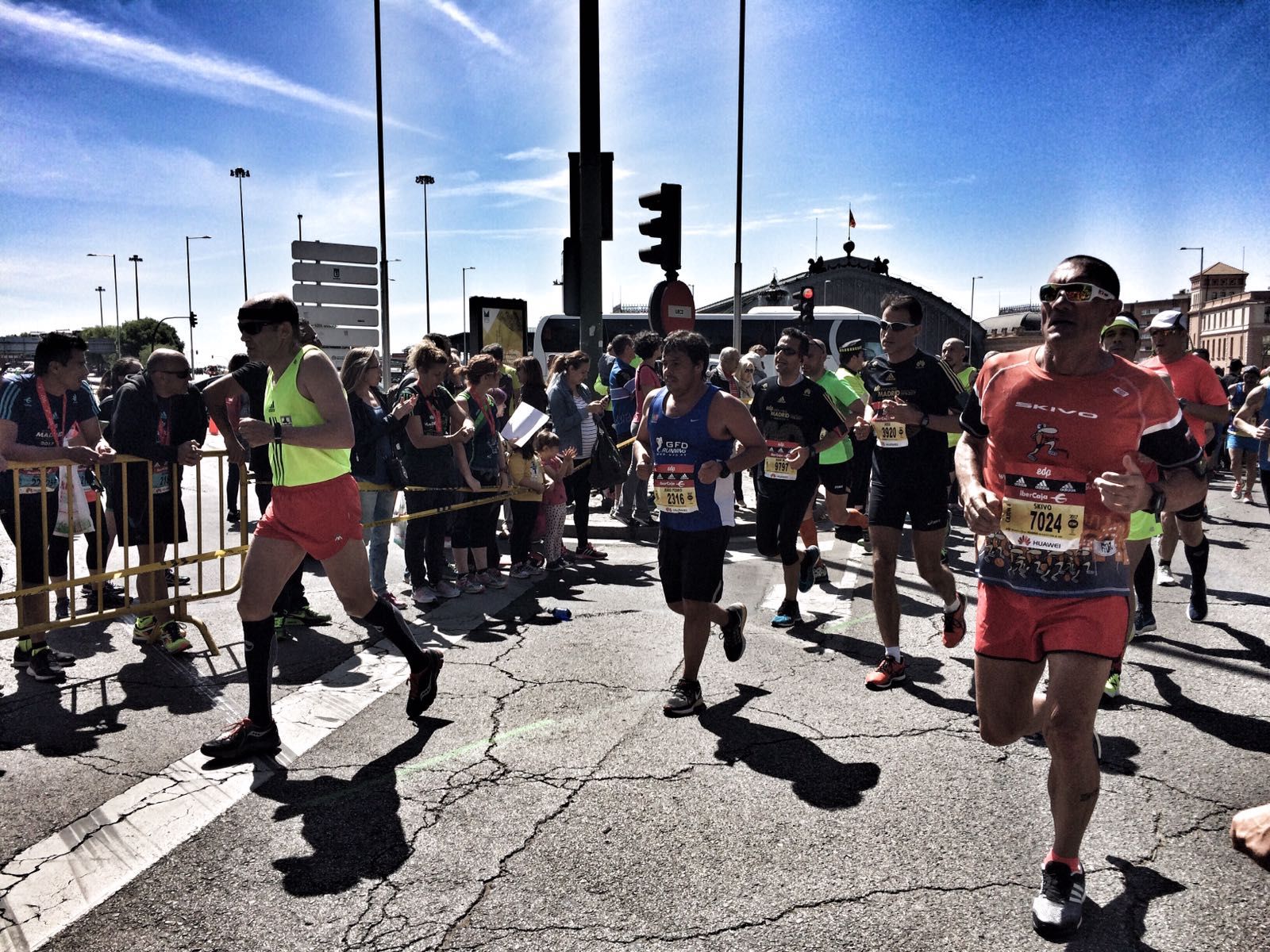 Corredores en el 40 Maratón de Madrid este domingo. FOTO: Alicia Calvete
