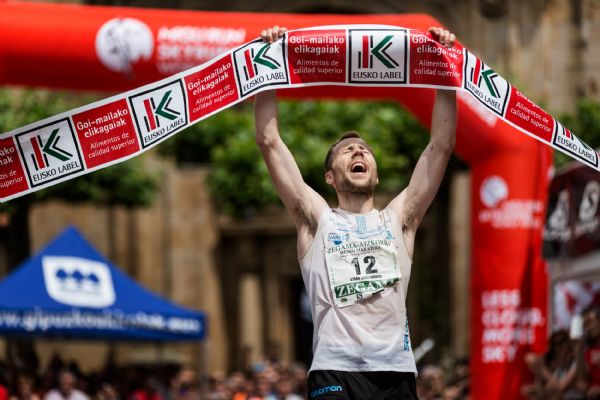  Angermund-Vik a su llegada a la meta de Zegama-Aizkorri / foto: Jordi Saragossa