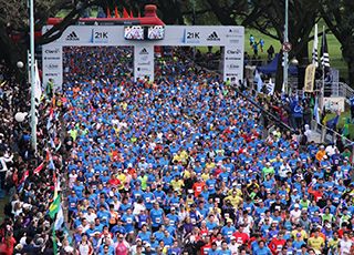 A veces encontrarse en las fotos de carrera es como buscar a Wally