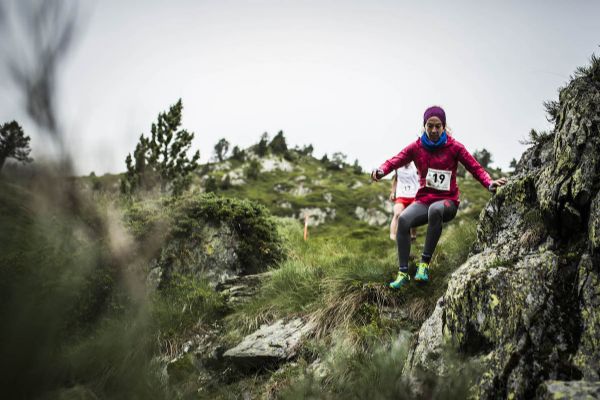 La lluvia del día anterior provocó que el terreno estuviera resbaladizo y supuso un reto para los corredores Foto: Sergi Colomé / Fly Running