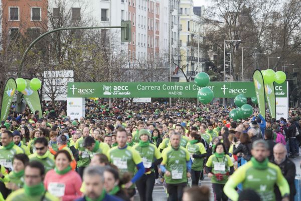 Imagen de la salida de la carrera En Marcha contra el Cáncer de Madrid 2017