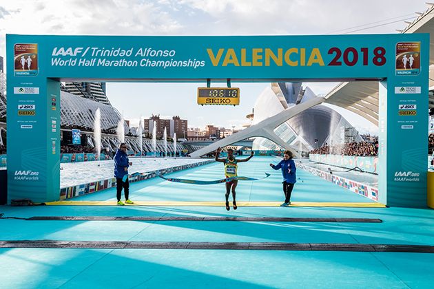 la atleta etíope Gudeta Kedebe, ha batido el récord en un Campeonato del Mundo al parar el crono en 1:06:11 la atleta etíope Gudeta Kedebe, ha batido el récord en un Campeonato del Mundo al parar el crono en 1:06:11