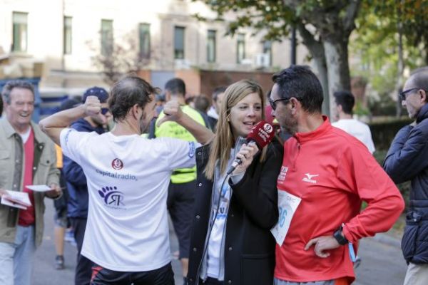 Samanta Chocrón, de A tu Ritmo, en la meta de la Carrera de la Ciencia
