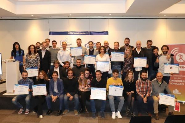 Imagen de los finalistas y los premiados por Solidarios del Running