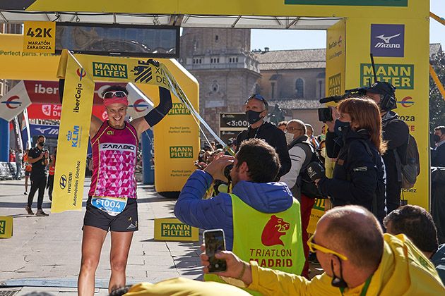 Ana Revilla ganadora del MANN-FILTER XV MARATON DE ZARAGOZA 2021. Foto Kradvideo